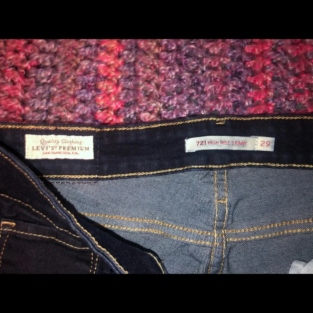721 High Rise Skinny Jeans - Picture 8 of 8